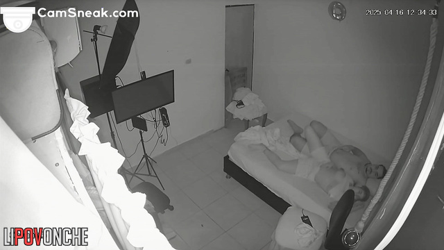 Boyfriend kissing her and fucking at the same time