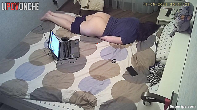 Chubby lady enjoying herself lying on bed, solo video