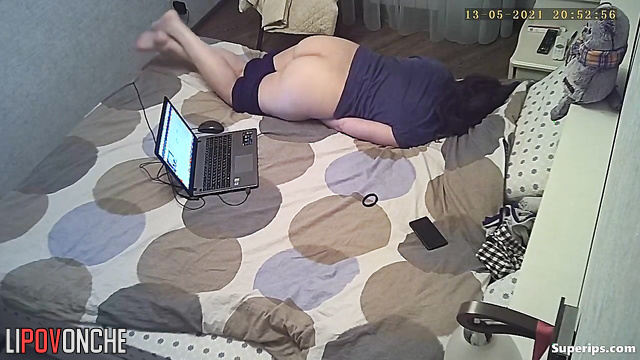 Chubby lady enjoying herself lying on bed, solo video