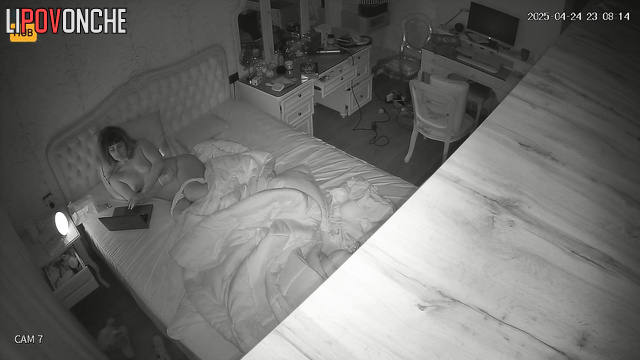 Gorgeous georgian babe pleasing herself in bed right now