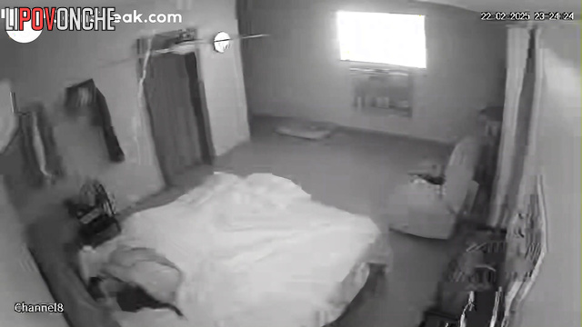 Bored big-assed hottie prefers to fuck while watching science programs