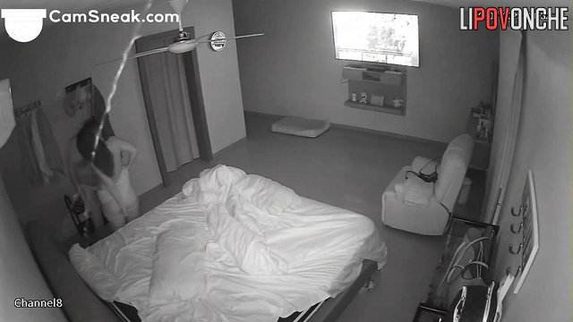 Bored big-assed hottie prefers to fuck while watching science programs