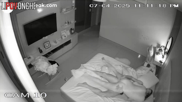 Sex and Netflix for young couple (cool hidden video)