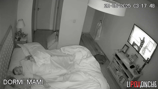 The husband woke up unexpectedly with his big cock in his wife's hot mouth