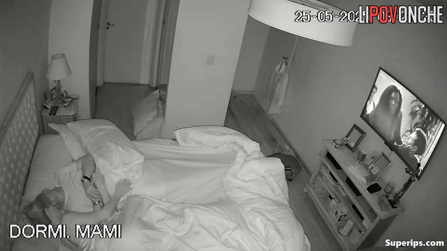 The husband woke up unexpectedly with his big cock in his wife's hot mouth