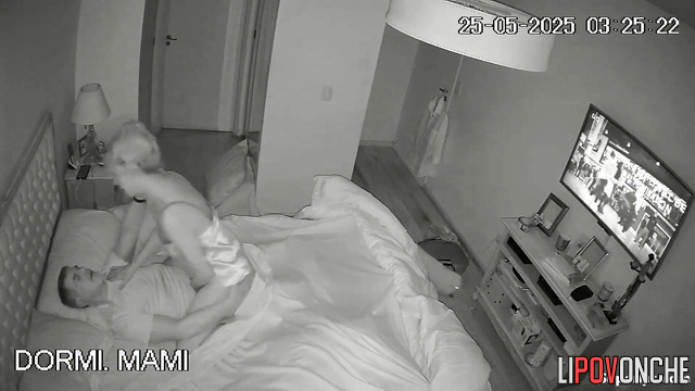 The husband woke up unexpectedly with his big cock in his wife's hot mouth