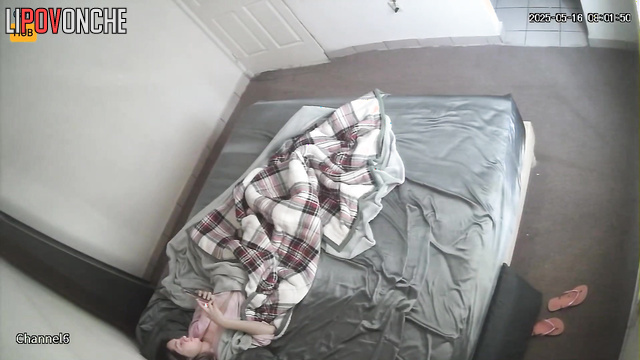 Guy fucking his petite girlfriend with a big pleasure