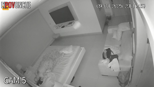 They having awesome time toghether in warm bed, look