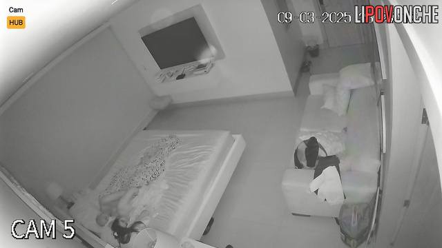 They having awesome time toghether in warm bed, look