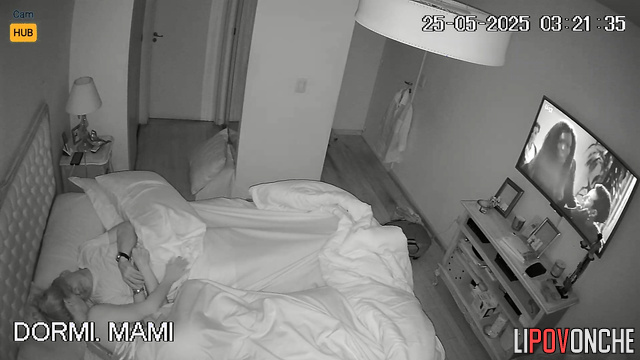 Sly wife woke up her sleeping husband by giving him a blowjob