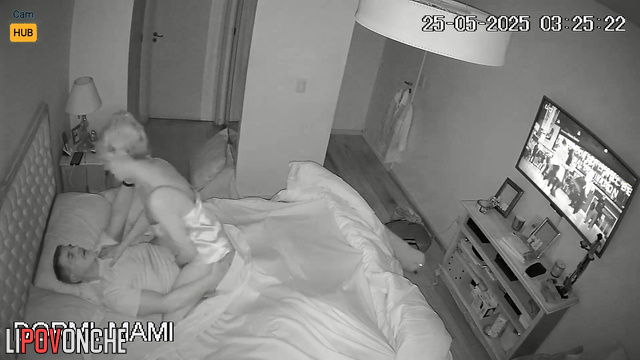Sly wife woke up her sleeping husband by giving him a blowjob