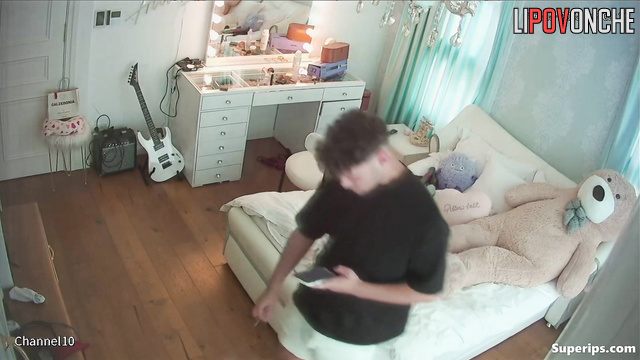 College couple kissing on the bed, they wanna fuck