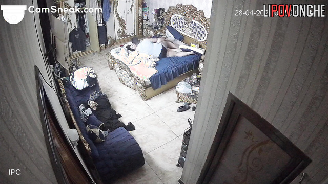 A fat husband demanded oral sex and an intense orgasm from his bored wife