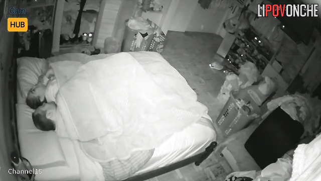 Boyfriend fingered her girlfriend during sex, hidden cam