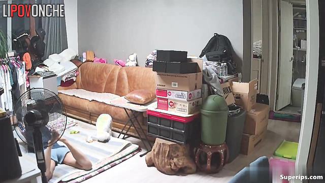 Compilation of private videos of young Korean women cross-dressing