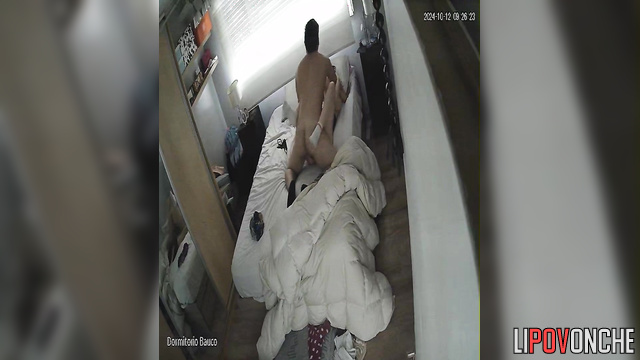 The redheaded beauty wiggles her ass to make her husband's cock enter deeper and deeper