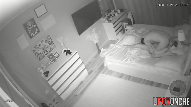 Excited wife kept her husband awake by giving him a luxurious blowjob