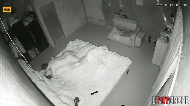 A chubby Latina decided to please her husband with an evening fuck