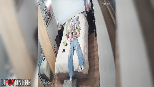 Fast orgasm of redheaded cutie after showering before going for a walk