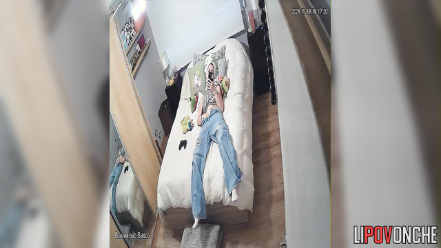 Fast orgasm of redheaded cutie after showering before going for a walk
