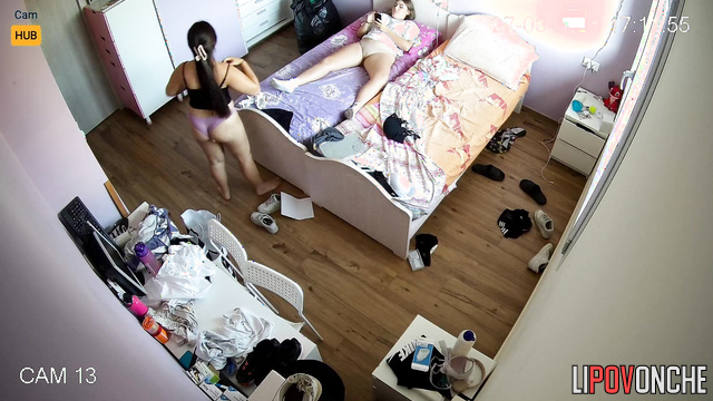Topless & young brunette chatting with her blondy bestie