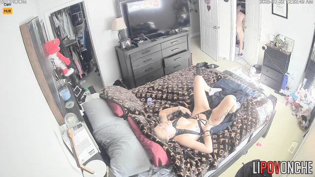 Boyfriend licking her dirty toes during sex game, look