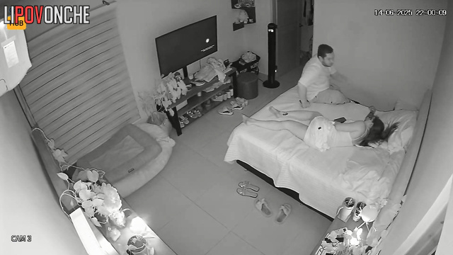 He loves when she cumes on his tongue, bedroom video