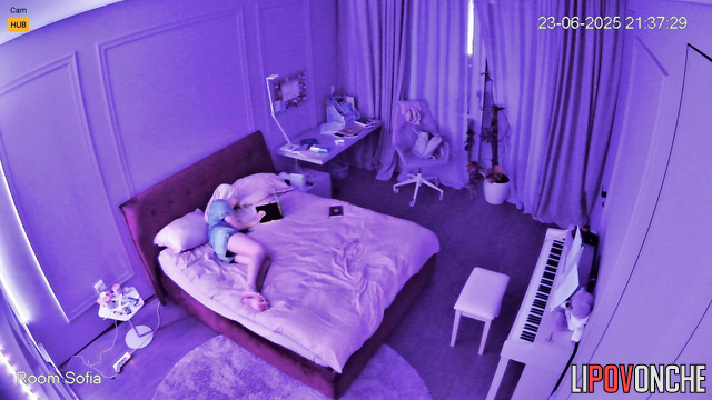 Ukrainian girl couldn't sleep and masturbated all night