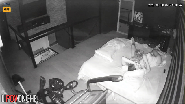 He adores fucks his slim and sexy girlfriend in bed