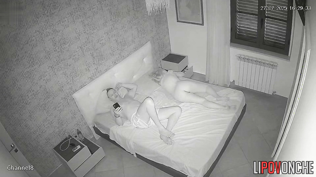 A sexy blonde deliberately stripped naked to seduce her bored husband