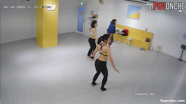 Two Korean beauties shake their sexy butts and breasts while dancing