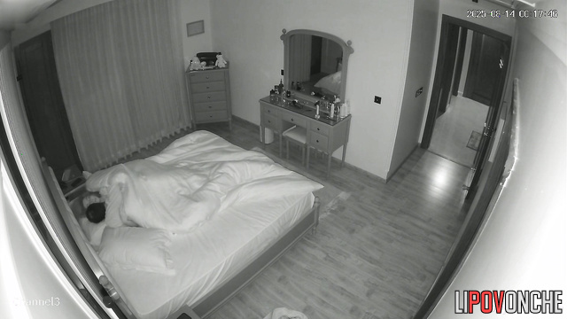 Chubby boyfriend and slim girlfriend - night camera
