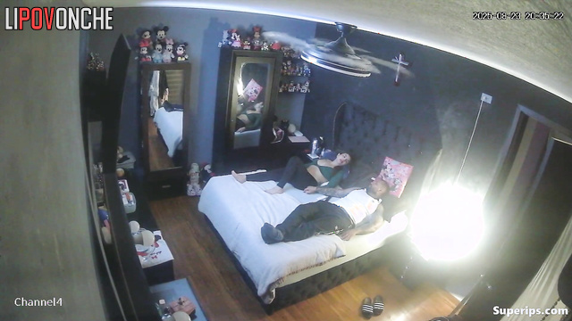 Tattooed boyfriend offers his bored girlfriend a pleasant fuck
