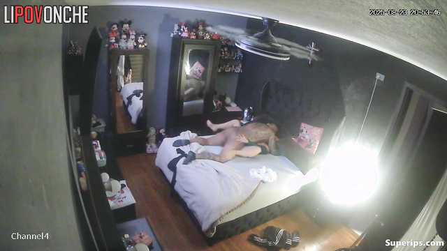 Tattooed boyfriend offers his bored girlfriend a pleasant fuck
