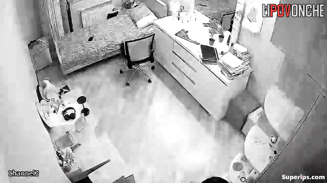 Schoolgirl texting with her boyfriend naked after bath