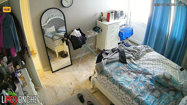 Chubby lady was shocked to find a camera pointing at the bed quietly