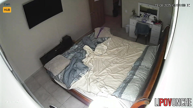 Home porn shooting - threesome fuck behind strangers