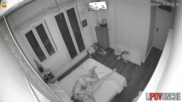 Naked couple didn't notice the small cam watching them from the corner