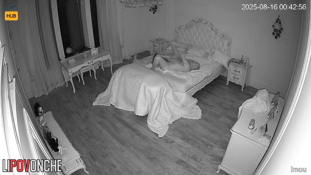 Couple didn't notice the small cam watching their 69 sex from the corner