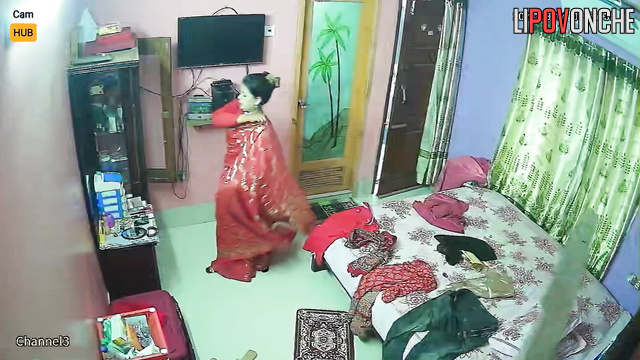 Indian woman dressing up for national holiday, look
