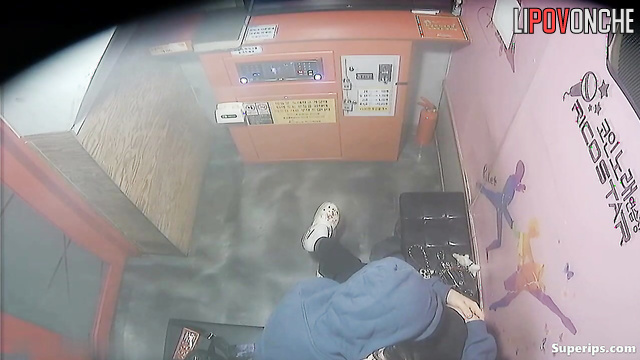 Asian teens met at karaoke to kiss (spy public cam)