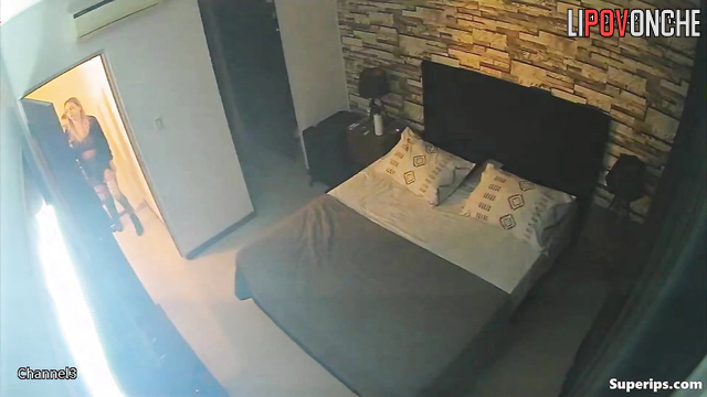 They love to give each other love - home hidden cam