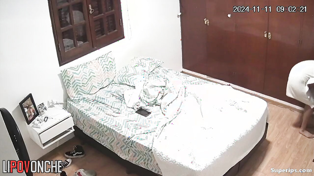 Lady doesn't suspect that her body is being watched