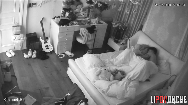 Couple fucked quietly, unaware of hidden onlookers