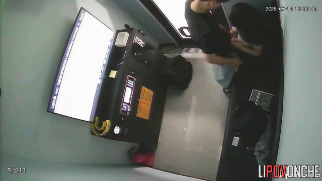 Look what korean teens did in the karaoke room (oral time)