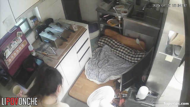 Solo video - cute asian lady and her lunch routine