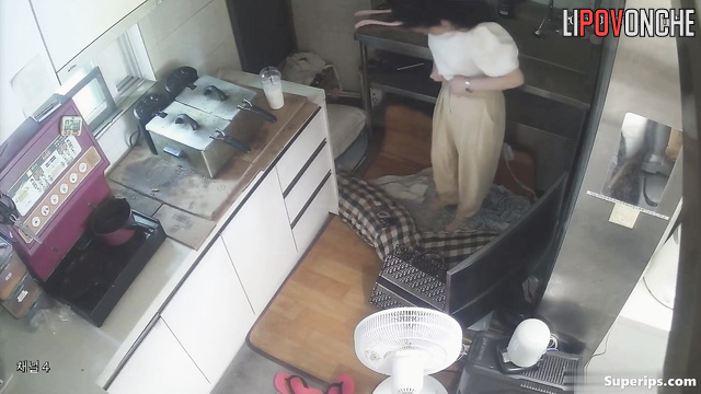 Solo video - cute asian lady and her lunch routine