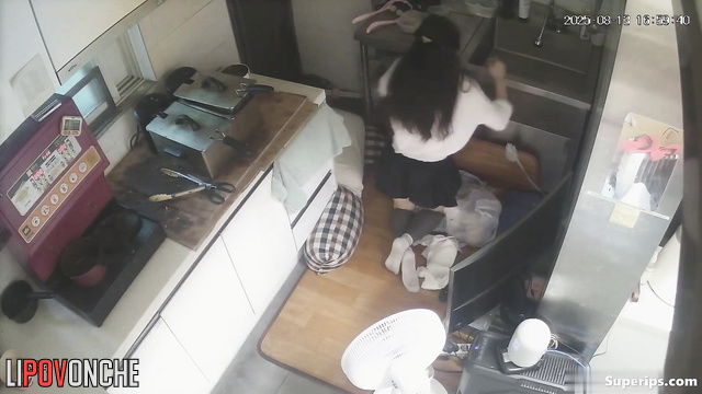 Solo video - cute asian lady and her lunch routine