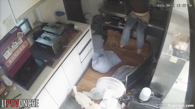 Solo video - cute asian lady and her lunch routine