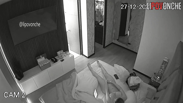 A beauty waited until the cleaning lady had left and started masturbating